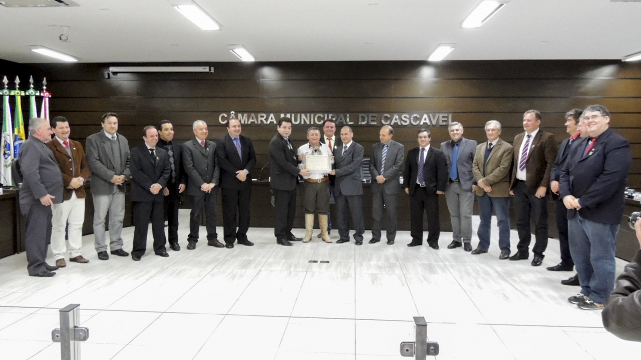 Apresentador Teixeirinha Homenageado Na C Mara C Mara Municipal De