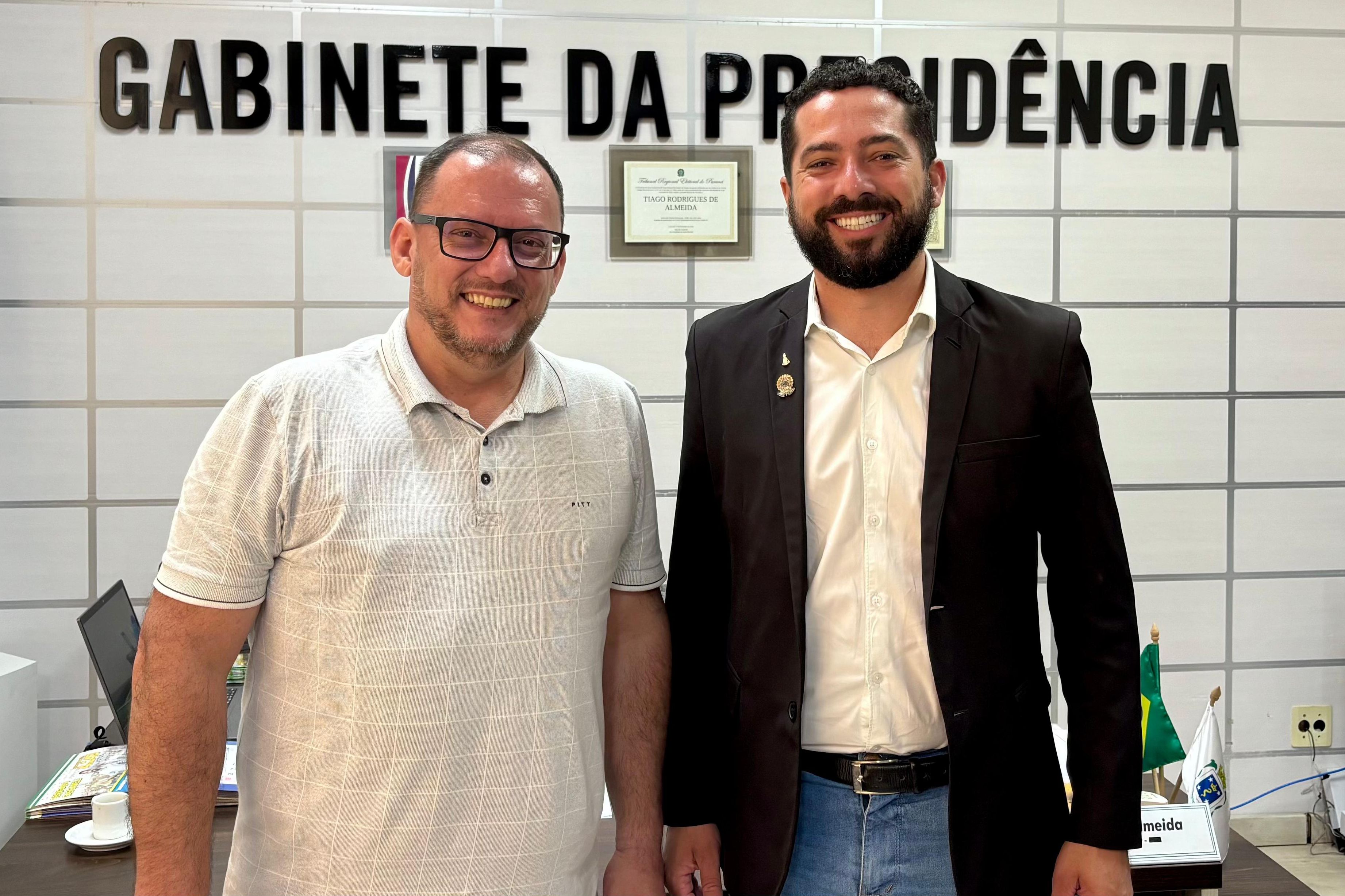 O presidente da AIF, Everton Porfírio (esq.) e o presidente da Câmara, Tiago Almeida