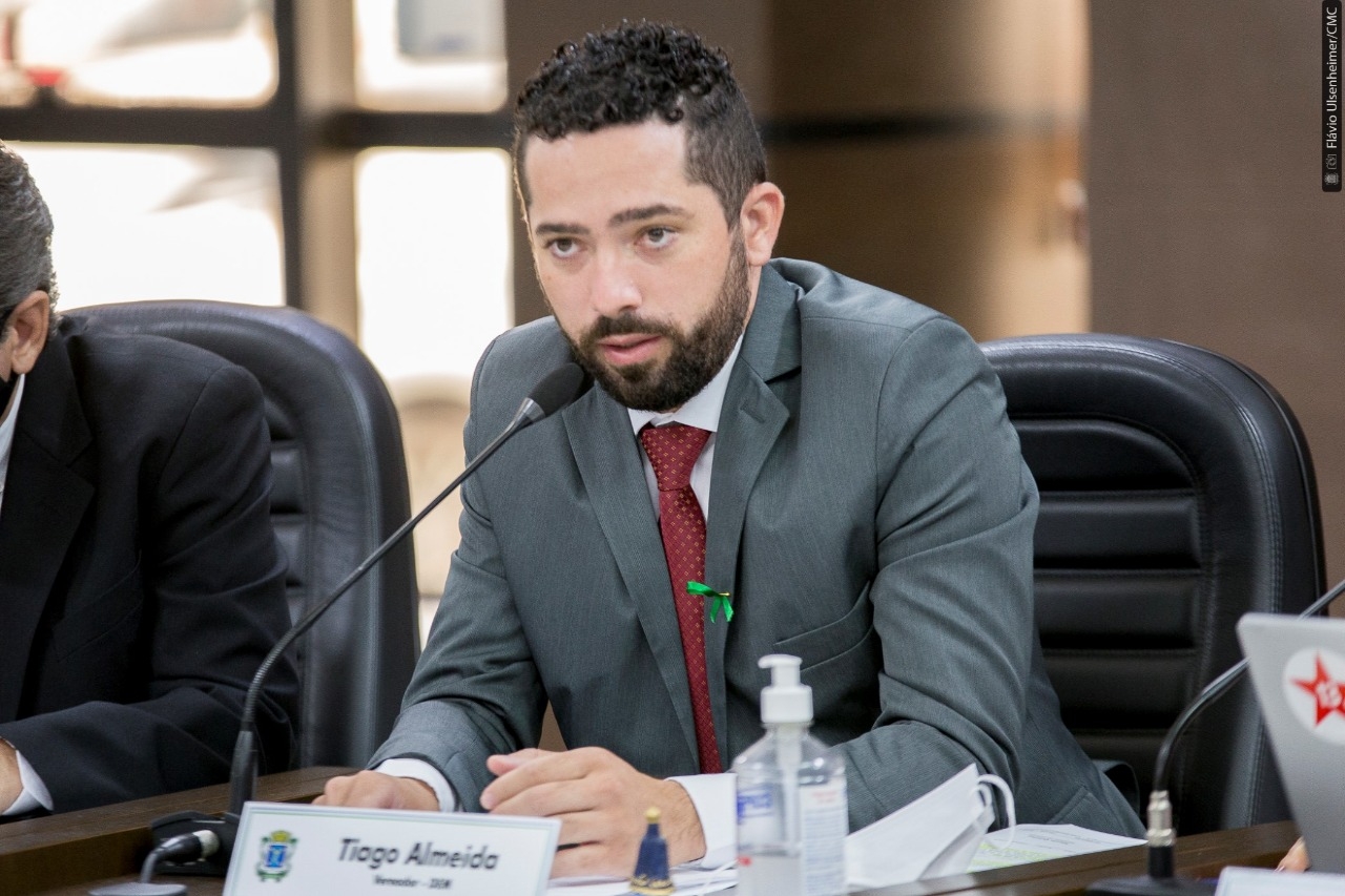 Tiago Almeida reclama das condições de tráfego na rua do Cowboy e pede obras no local